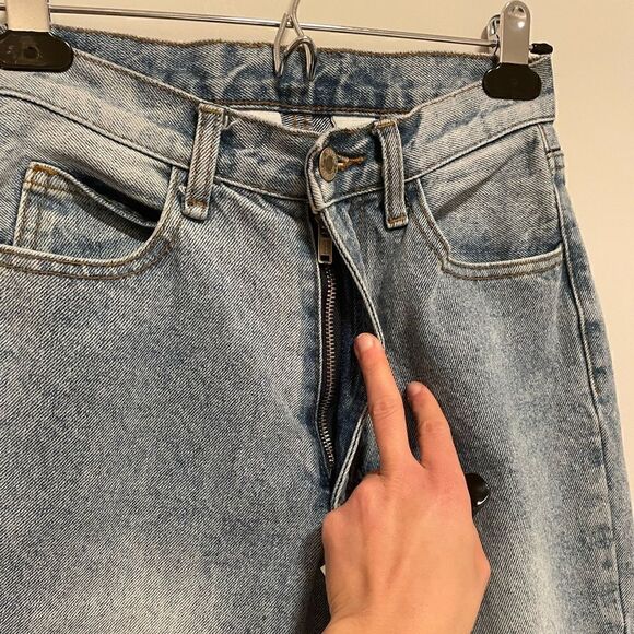 High Rise straight Leg Mom Jeans - Picture 9 of 11